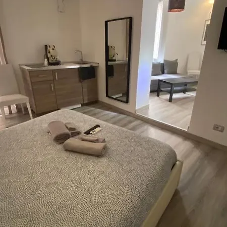 Petros Bed & Breakfast 3*