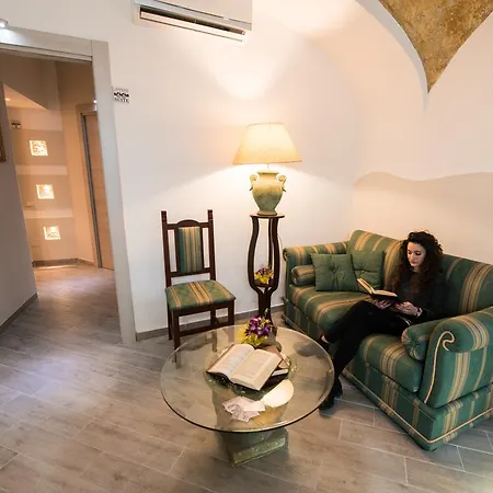 Petros Bed & Breakfast 3*