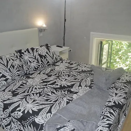 Petros Bed & Breakfast 3*